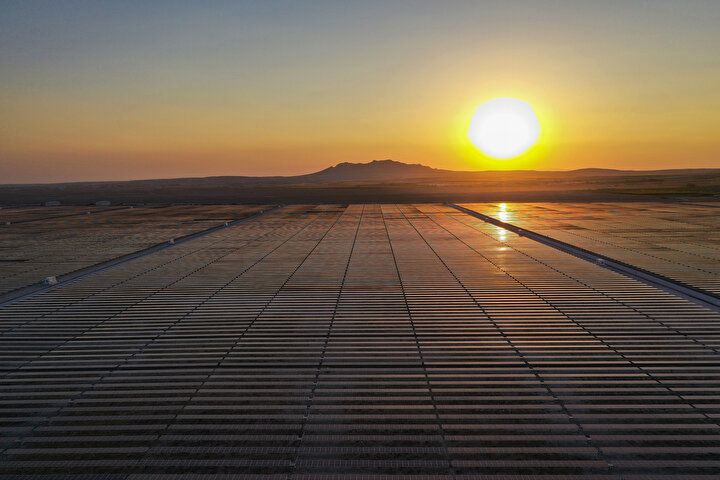 oh my god twitter doesn’t include alt text from images in their API